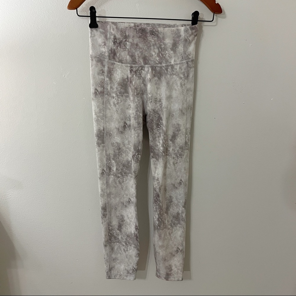 Lululemon grey and white size 2
